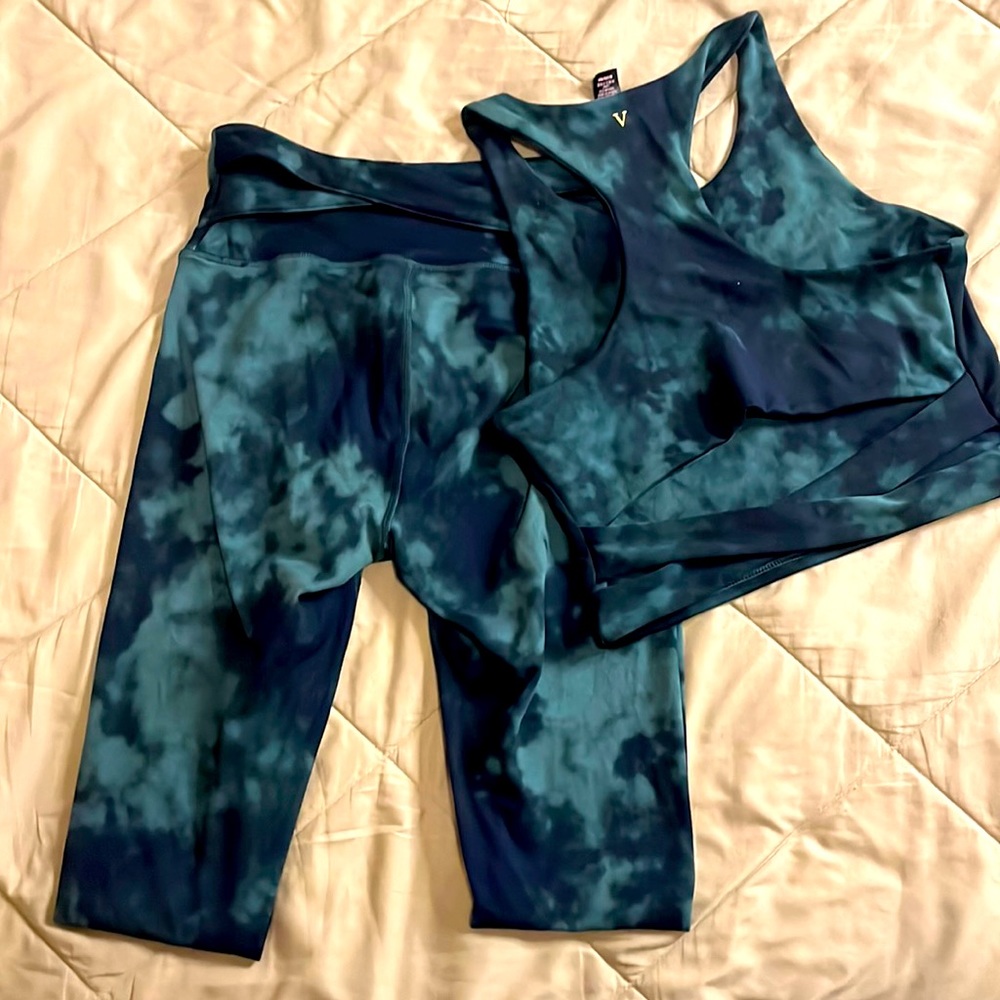 Be Sexy Even When You’re Sweaty In This VIctorias Secret Workout Set